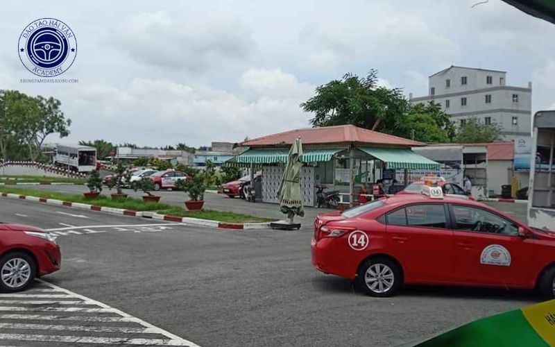 trung tâm dạy nghề lái xe oto